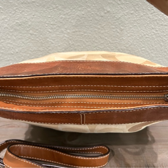 Authentic Signature Coach Satchel/ Shoulder/ & Crossbody Handbag - Picture 6 of 9